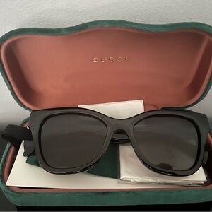 Gucci black cat-eye sunglass